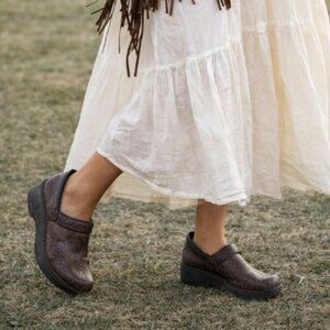 Safe T Step Gretchen Brown Tooled Leather Clogs Comfort Slip-On Shoes Size 8